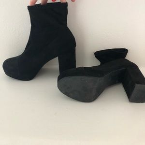 Size 6 Black Platform Sock Booties 👢